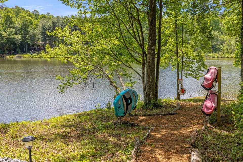 The Lake Cabin Cabin in Georgia