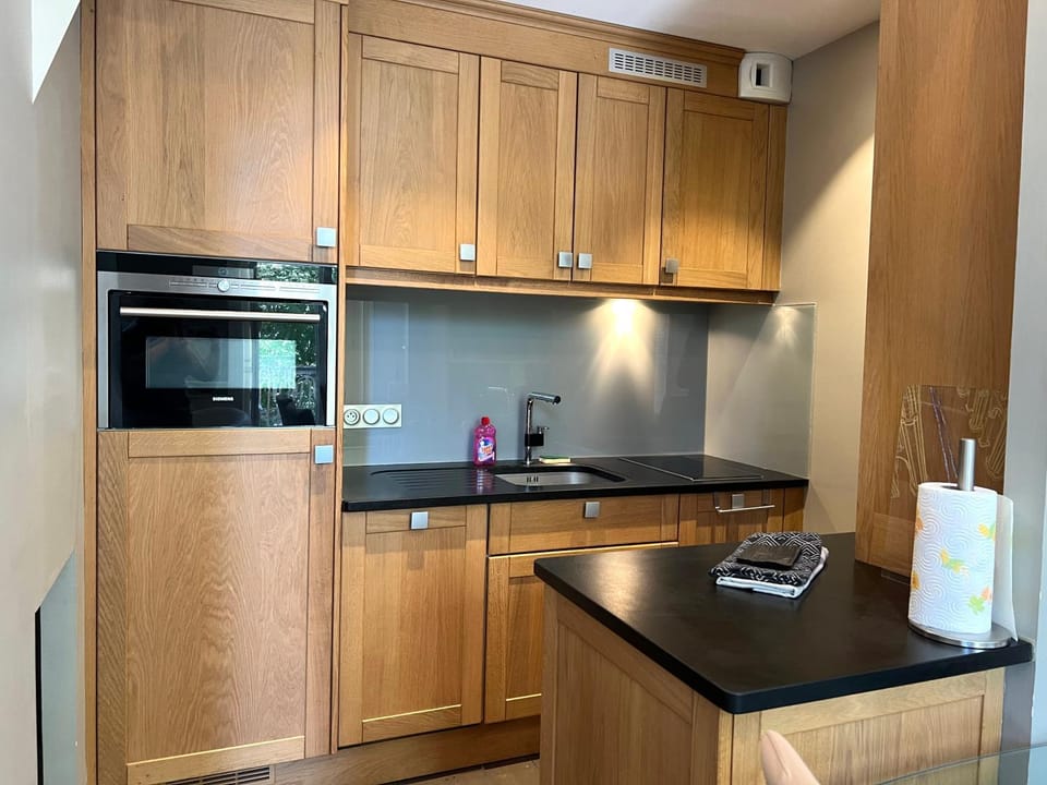 Coffee/tea facilities, Kitchen or kitchenette, dishwasher, oven, stove, toaster
