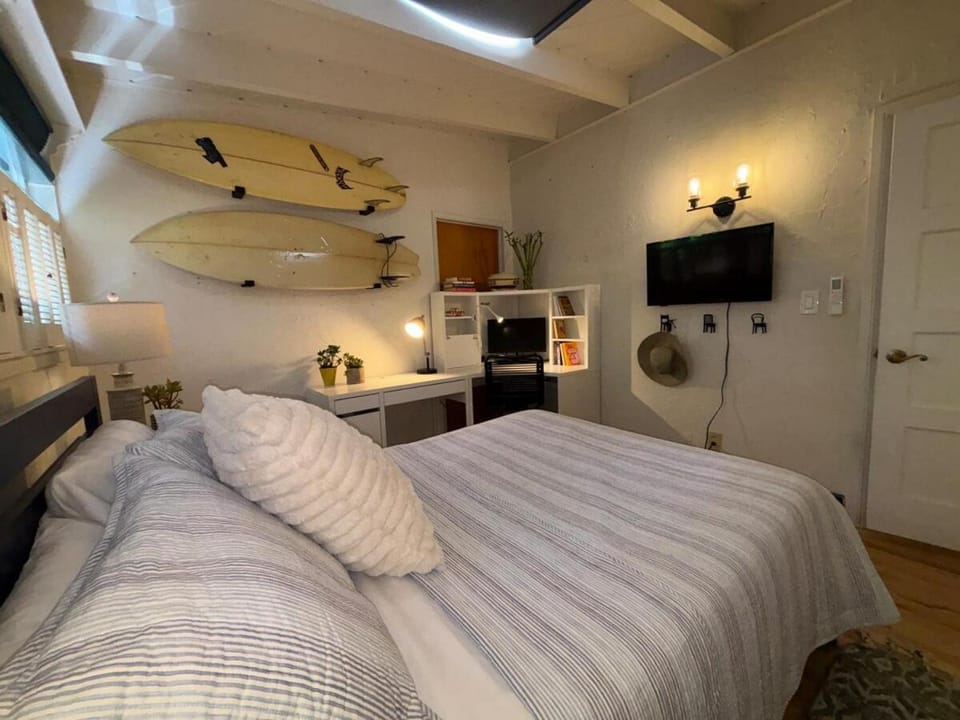 Beautiful home with hot tub, AC, near beach! House in Point Loma