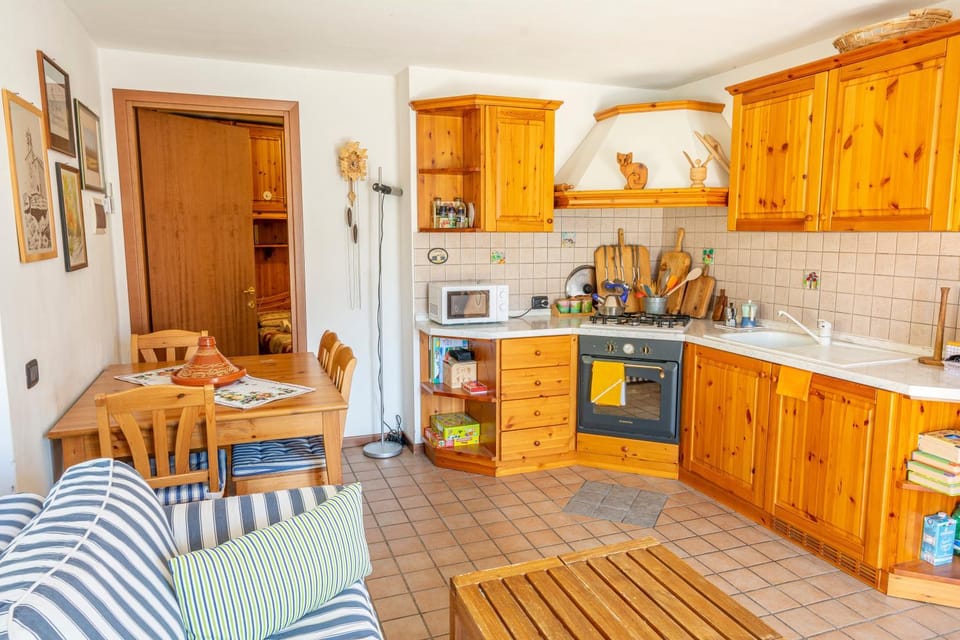 Property building, Kitchen or kitchenette, Living room
