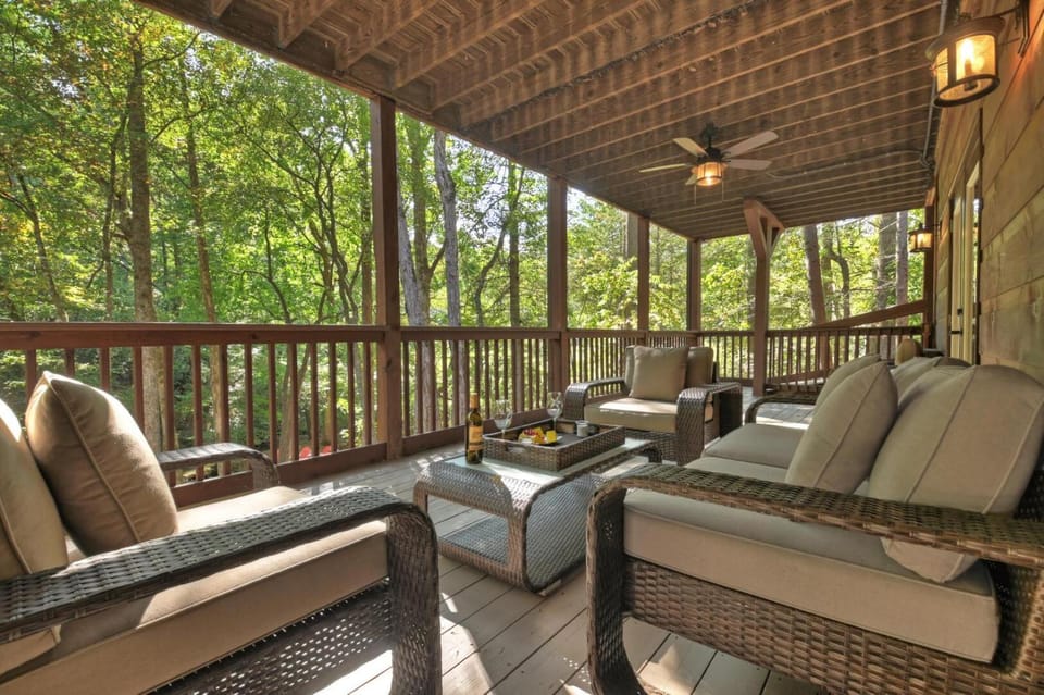 Wild Forest Lodge House in Georgia