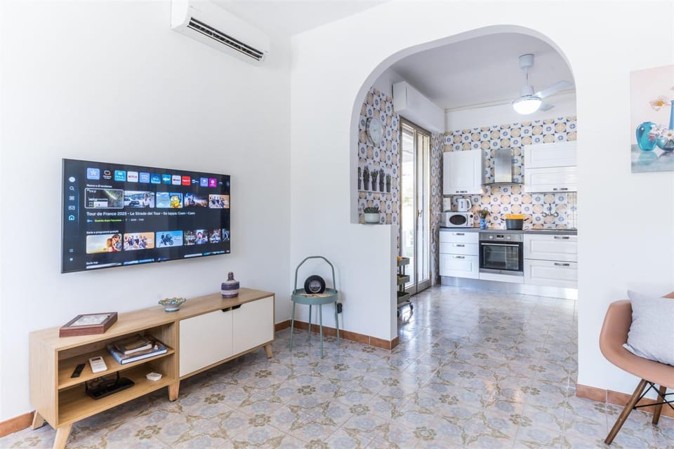 TV and multimedia, Kitchen or kitchenette, Living room, Seating area, Dining area, oven, pet friendly, stove