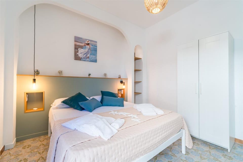 Bed, Photo of the whole room, Bedroom, towels, wardrobe