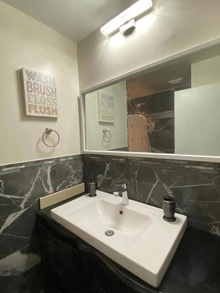 Spacious 4BR House minutes from Washington, DC Apartment in Fort Washington