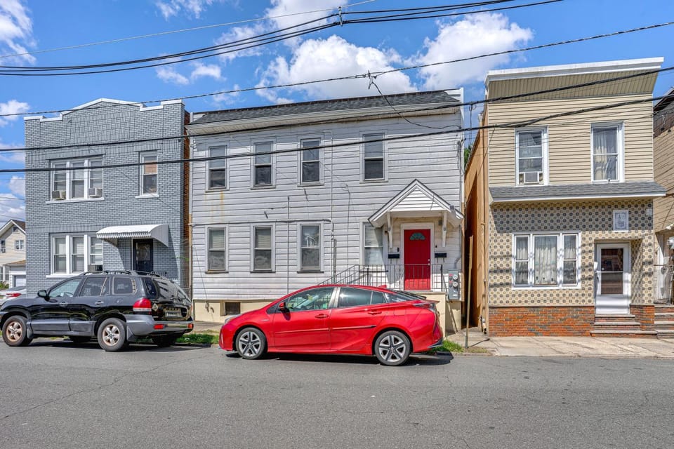 Walkable Apt Near MetLife: Pet-Friendly Lodi Stay Apartment in Bergen County