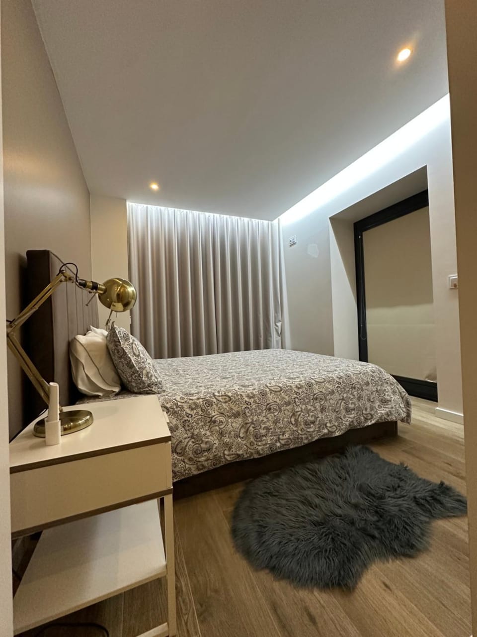 Bed, Photo of the whole room