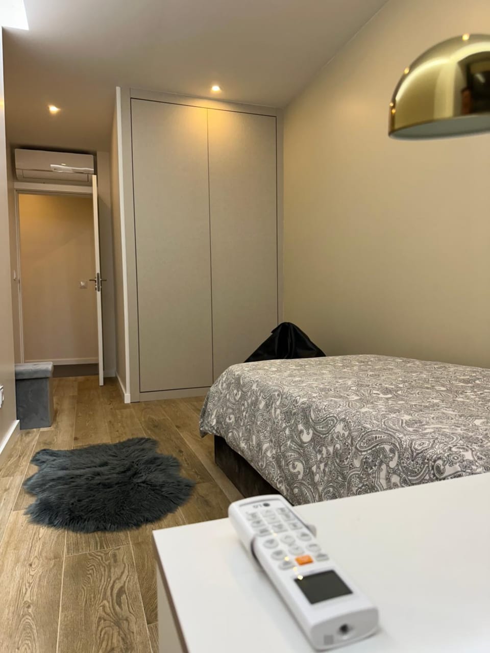 Photo of the whole room, wardrobe