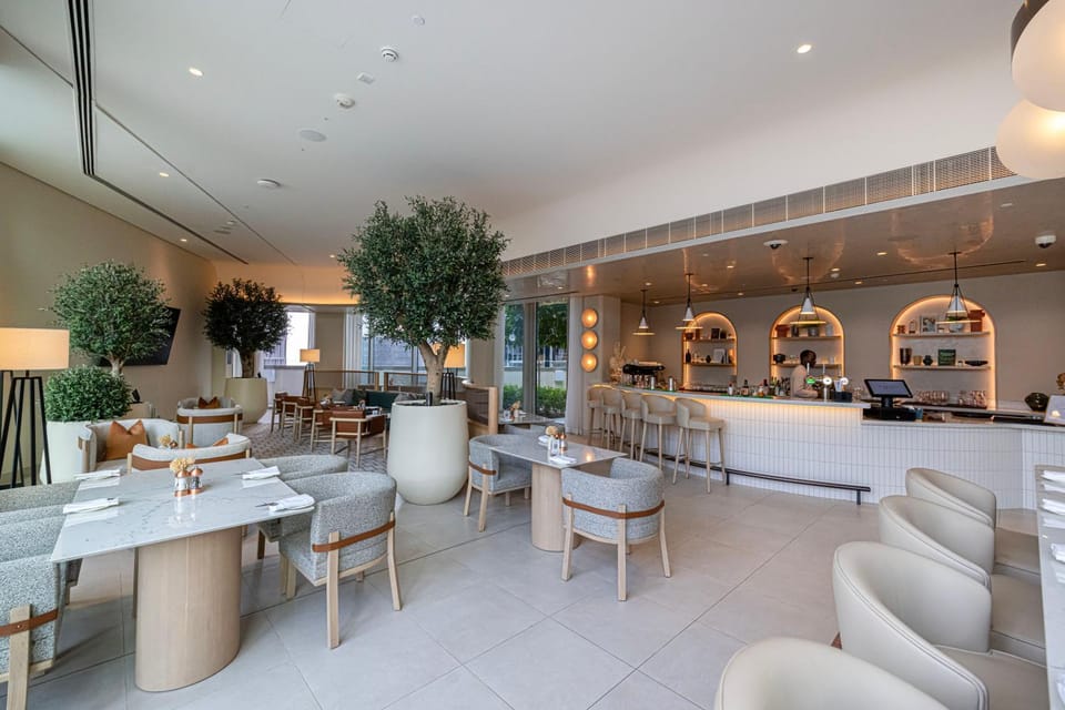 Restaurant/places to eat, Lounge or bar