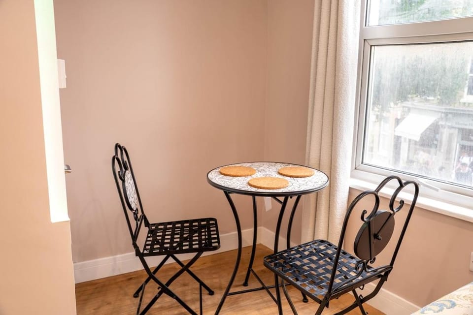 Chic 2BR Herne Hill Flat - 10 Mins on Train to Central London! Apartment in London Borough of Southwark