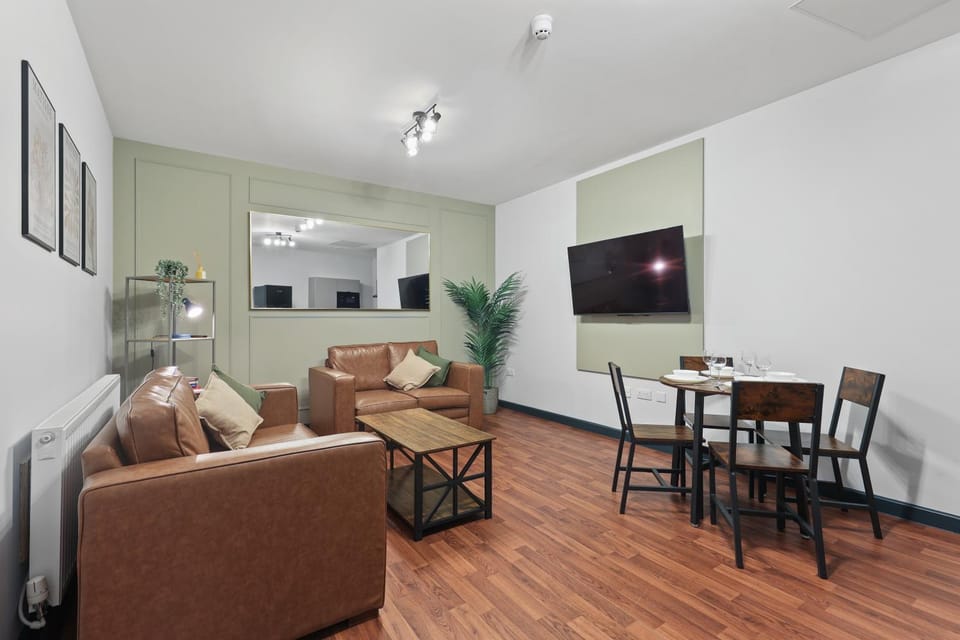 TV and multimedia, Living room, Decorative detail, Seating area, Dining area