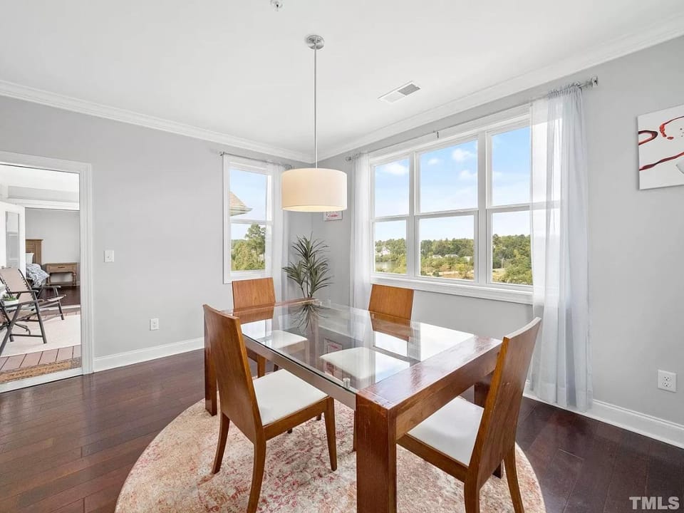 Dining area, Lake view