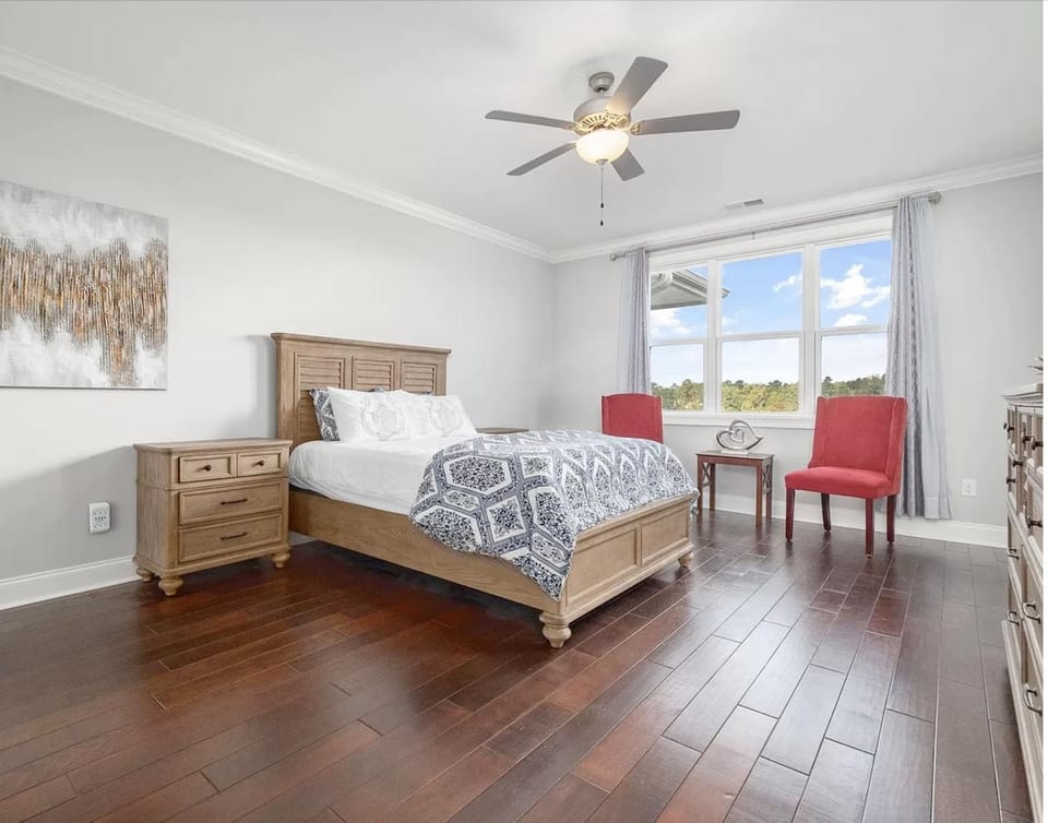 Bedroom, Lake view