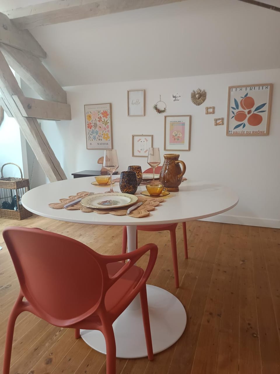 Food and drinks, Dining area, Food