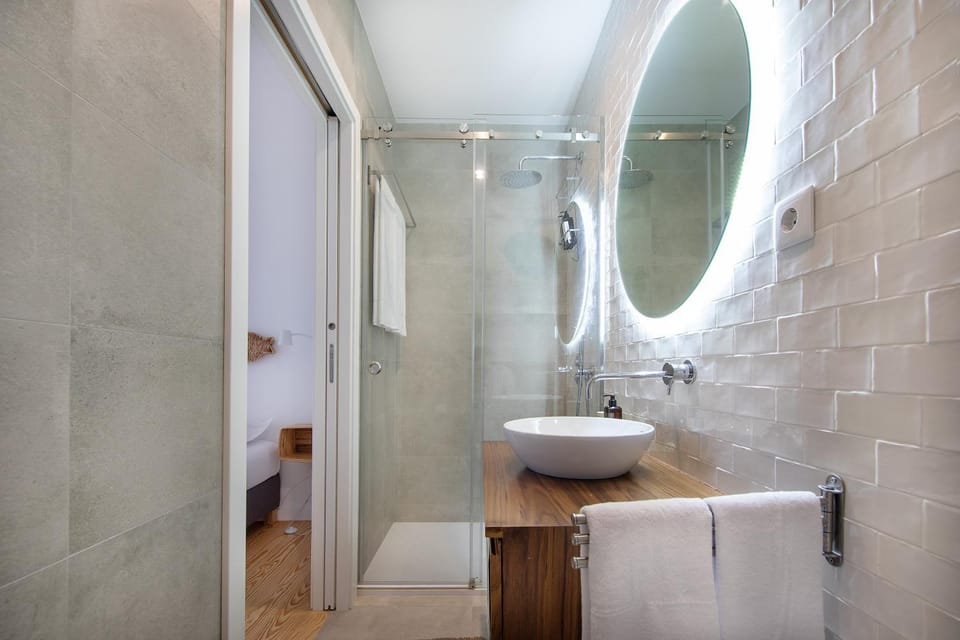 Shower, Toilet, Bathroom, towels
