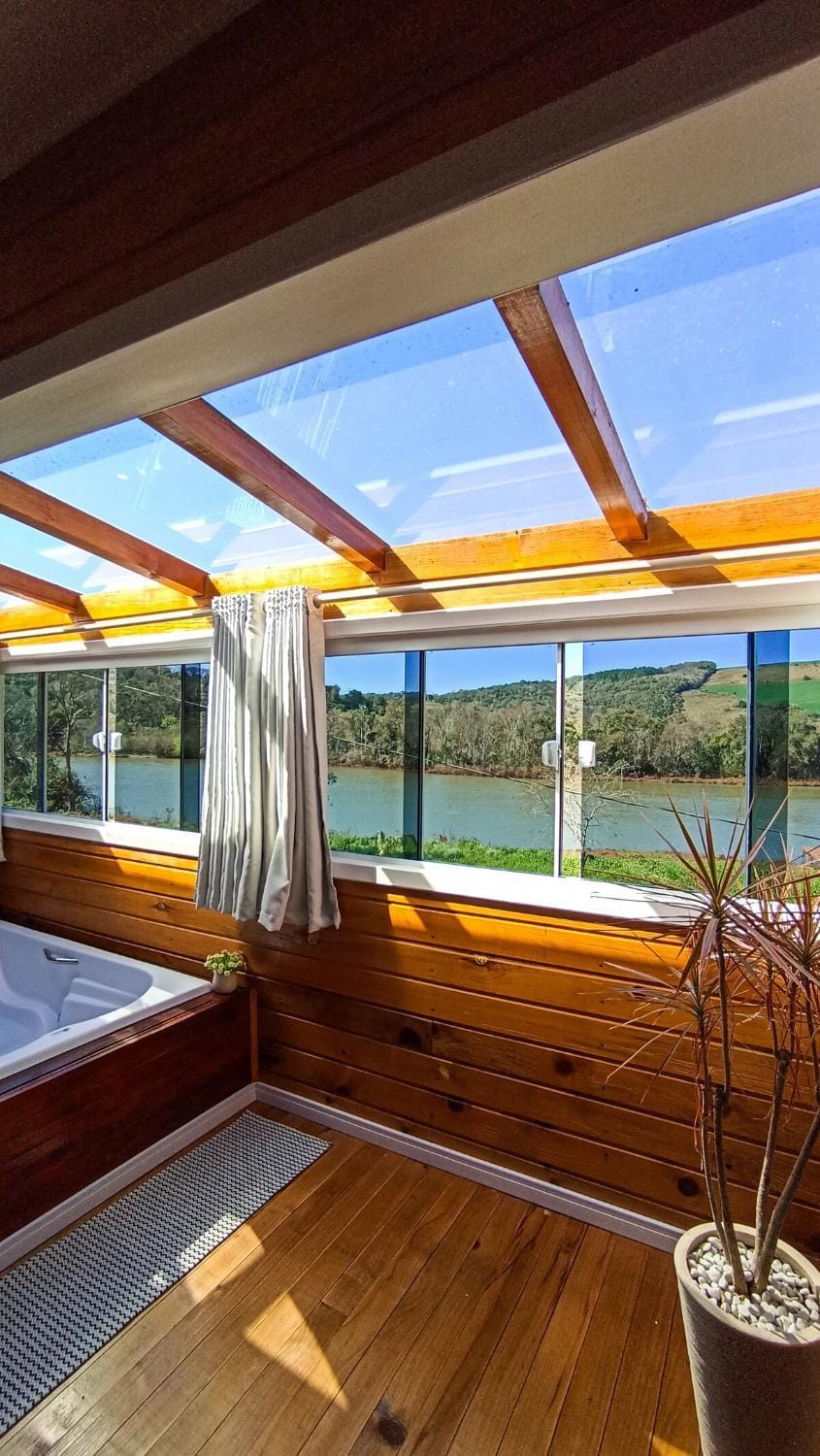 Cabana Romântica com Hidro e vista do Lago House in State of Santa Catarina