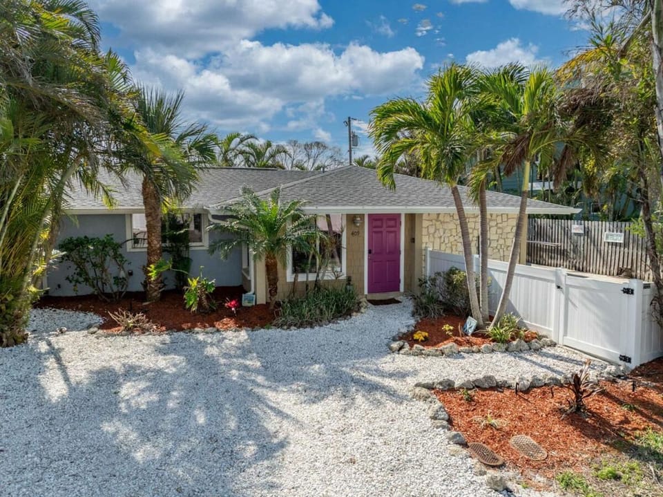 Ocean72 Holmes Beach Vacation Home with Private Pool & hot tub & Walk-to-Beach Access Villa in Holmes Beach