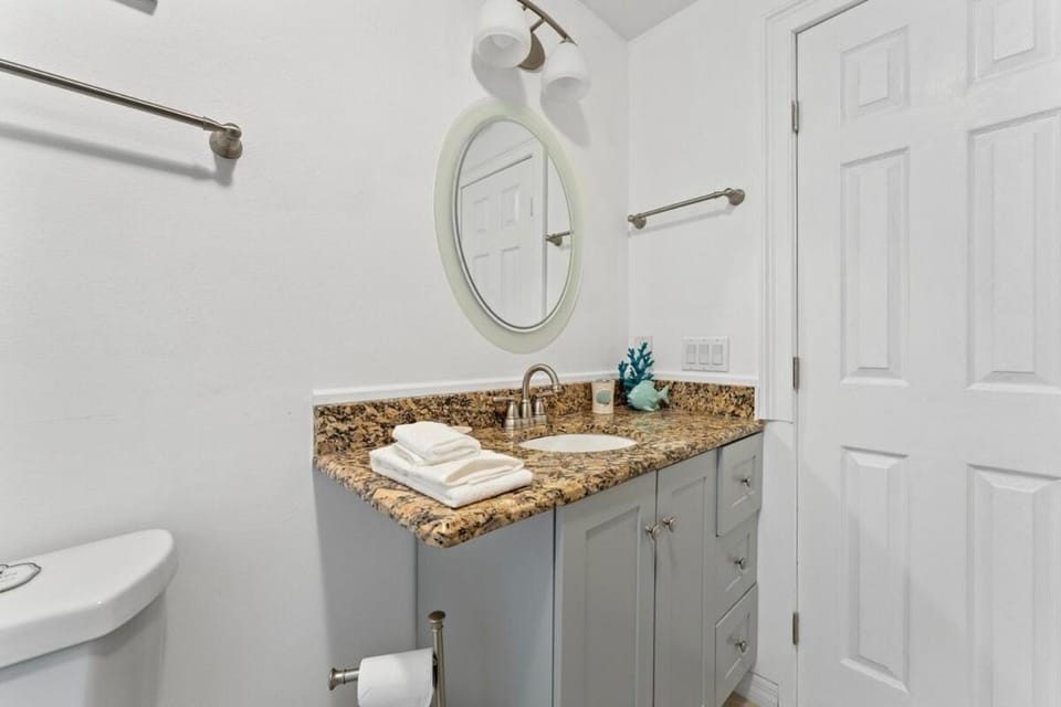 Ocean72 Holmes Beach Vacation Home with Private Pool & hot tub & Walk-to-Beach Access Villa in Holmes Beach