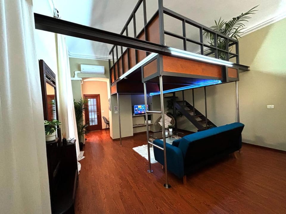 Bed, Living room, Photo of the whole room, Seating area