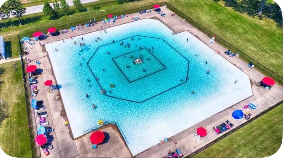 Swimming pool