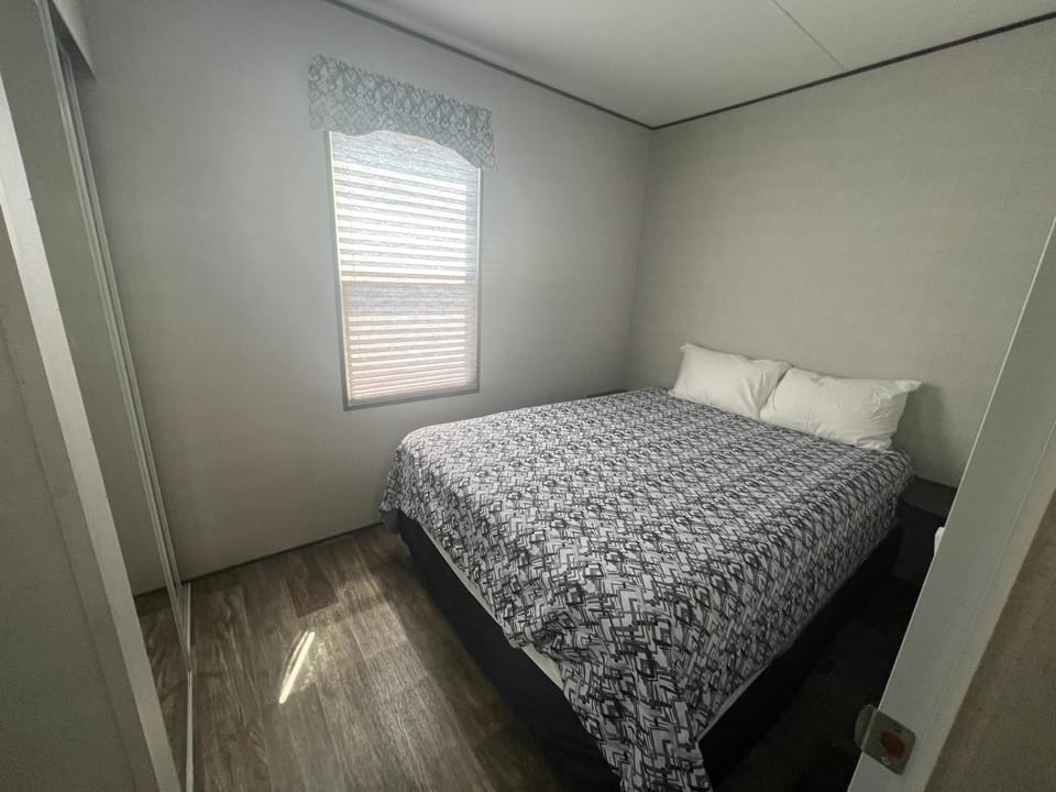 Vacation Cottage at Resort Campground/ 
RV Resort in Niagara-on-the-Lake