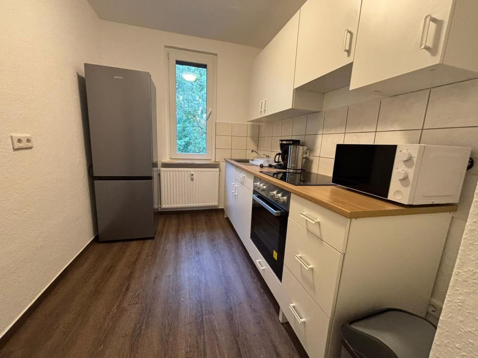 Kitchen or kitchenette, oven, stove