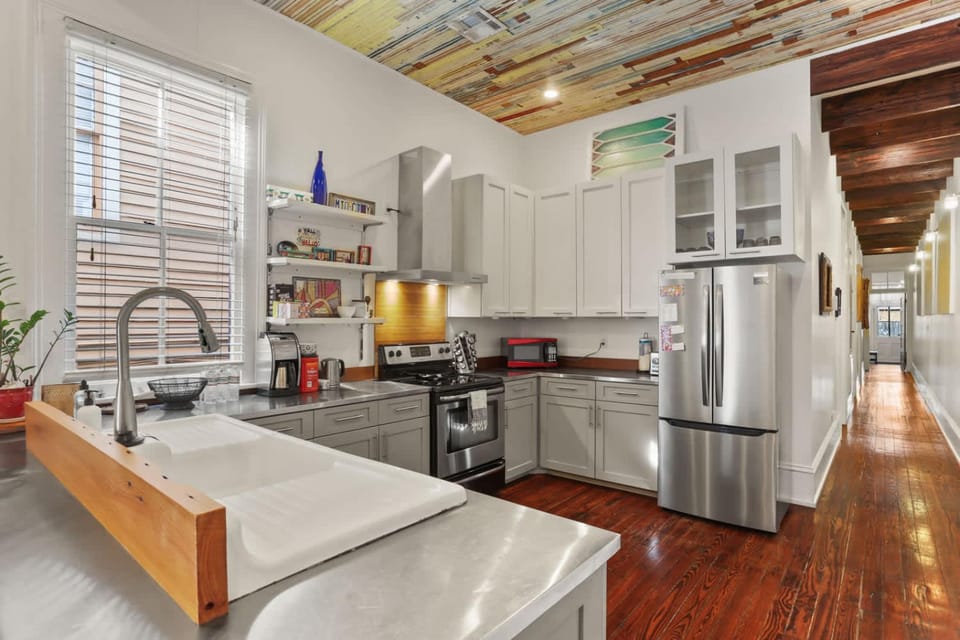 Heart of MidCity Front Porch 3bd 2 bath Streetcar House in New Orleans