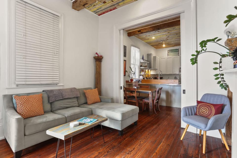 Heart of MidCity Front Porch 3bd 2 bath Streetcar House in New Orleans
