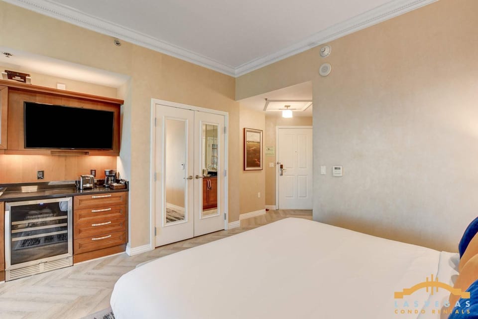 MGM Signature-38-615 Strip View Balcony Studio House in Las Vegas Strip