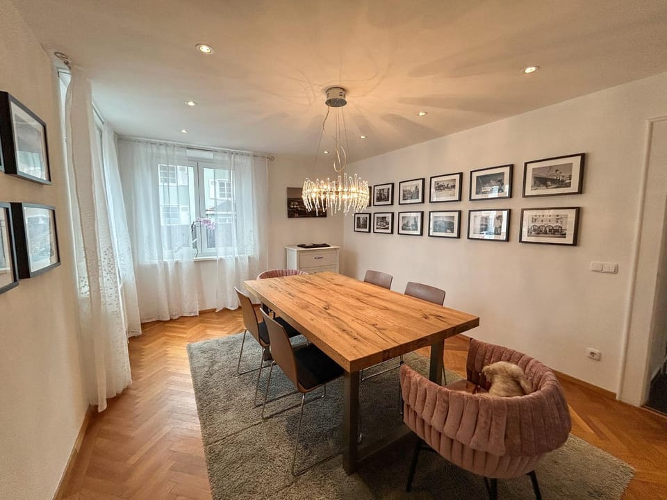 Seating area, Dining area