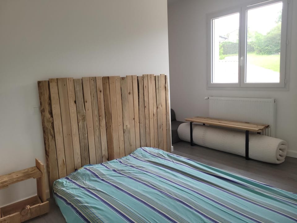 Bed, Photo of the whole room, Bedroom, internet