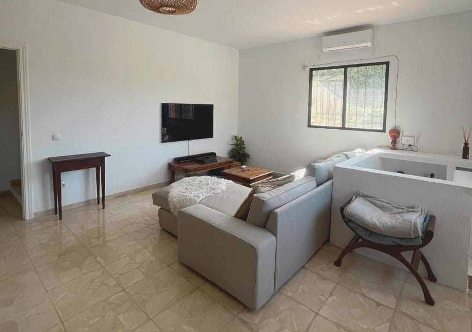 Communal lounge/ TV room, TV and multimedia, Seating area