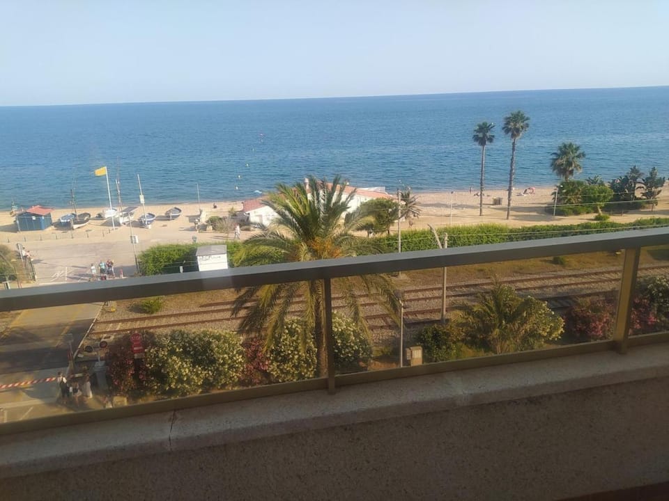 Precioso apartamento en primera linea de mar Beautiful apartment on the first line of the sea Apartment in Maresme