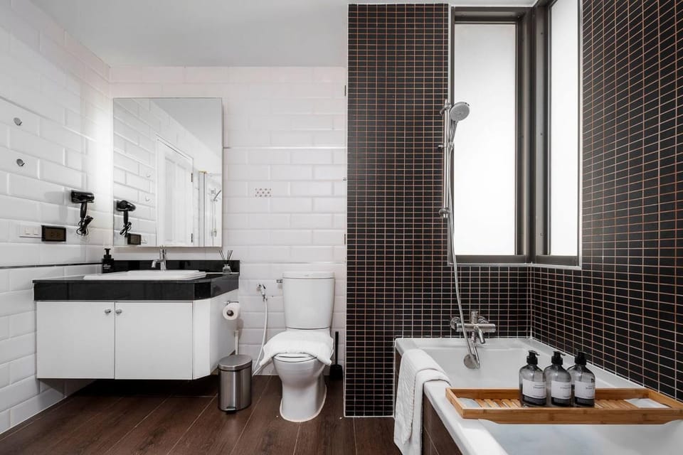 Shower, Toilet, Bathroom, Bath, towels