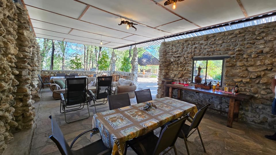 Property building, Restaurant/places to eat, Lounge or bar