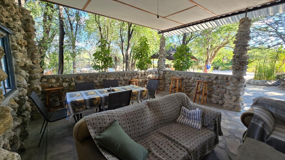 Restaurant/places to eat, Lounge or bar, Area and facilities