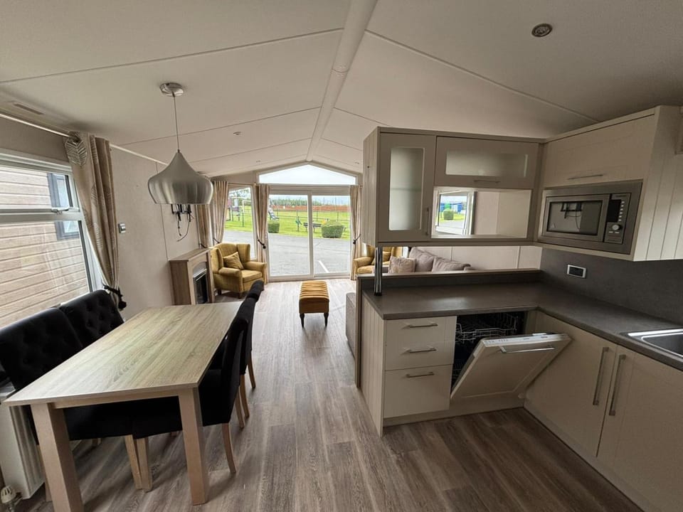 Harries Superior Lodge Ocean Apartment in Wales