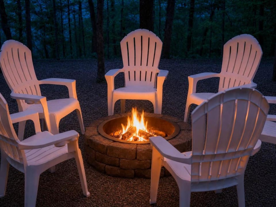 Lakefront Trail-Side Retreat - Sleeps 15 & Pets OK House in Bella Vista
