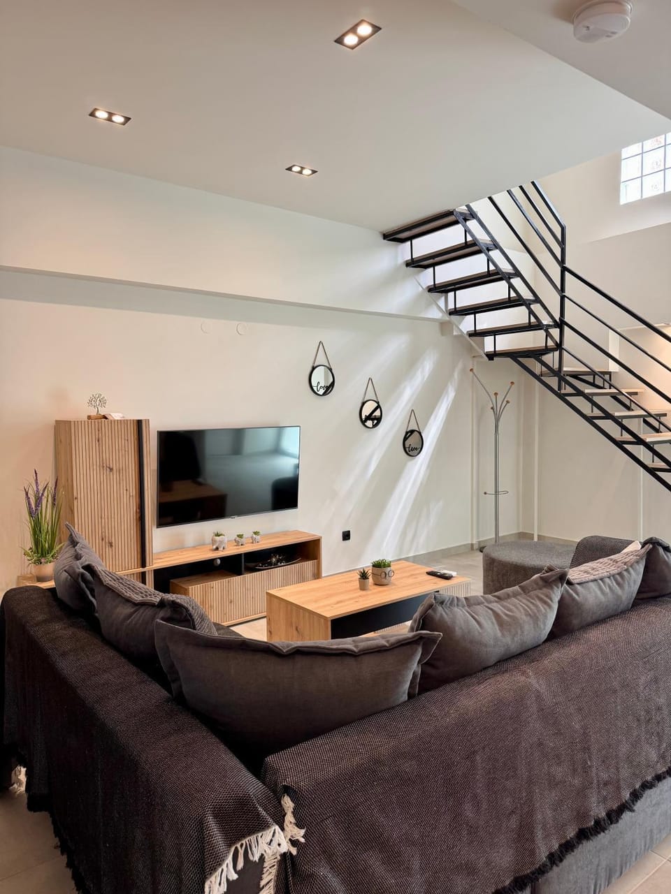 TV and multimedia, Living room, Seating area