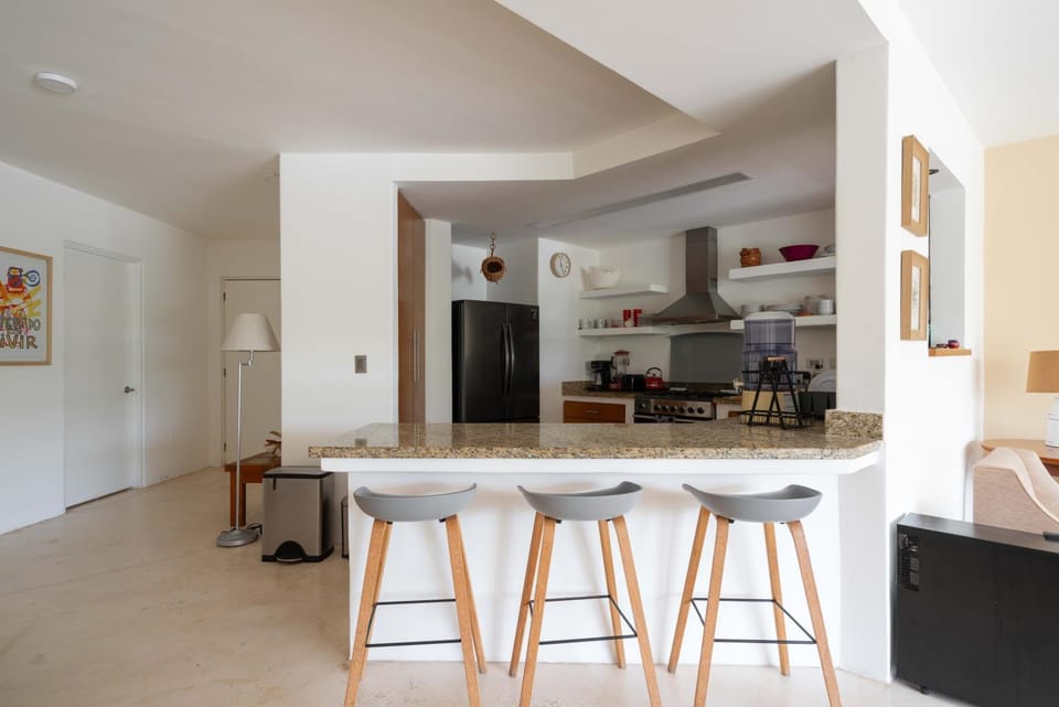 Kitchen or kitchenette, Dining area, oven, stove