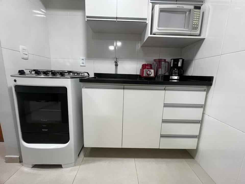 Coffee/tea facilities, Kitchen or kitchenette, oven, stove, toaster