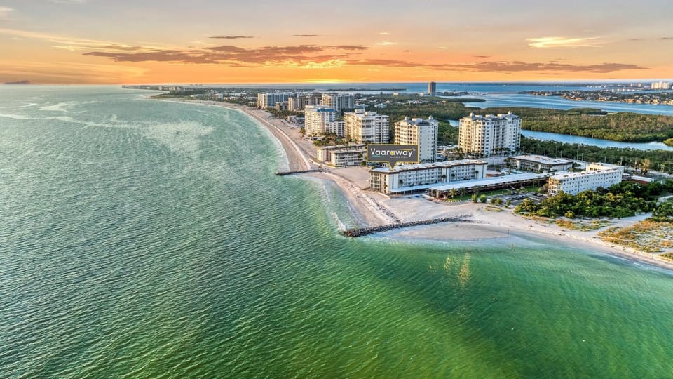 Lido Harbour South - Beachfront Condo with Heated Pool & Sunset Views House in Lido Key
