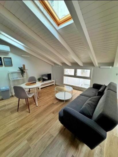 NIDOM-Loft Isturiz Apartment in Madrid