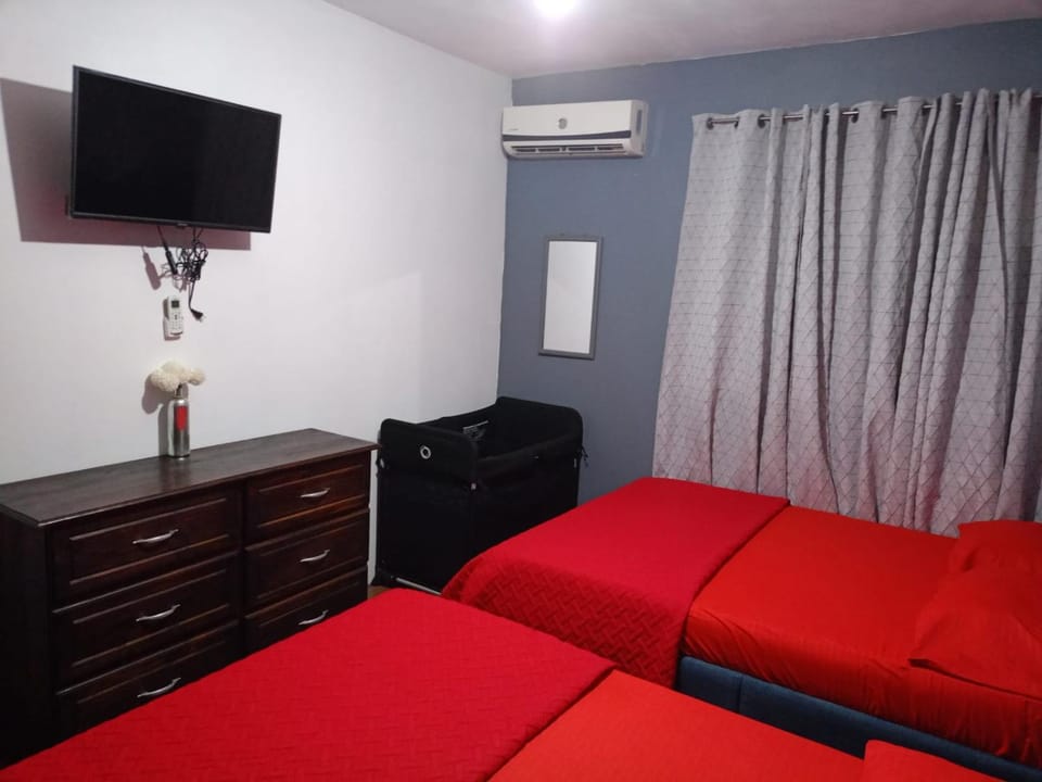 Bed, TV and multimedia, Photo of the whole room, Bedroom, air conditioner