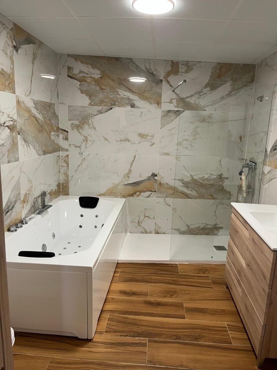 Shower, Hot Tub, Bathroom