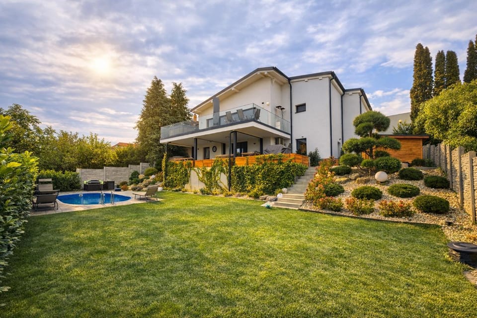 Property building, Garden, Swimming pool