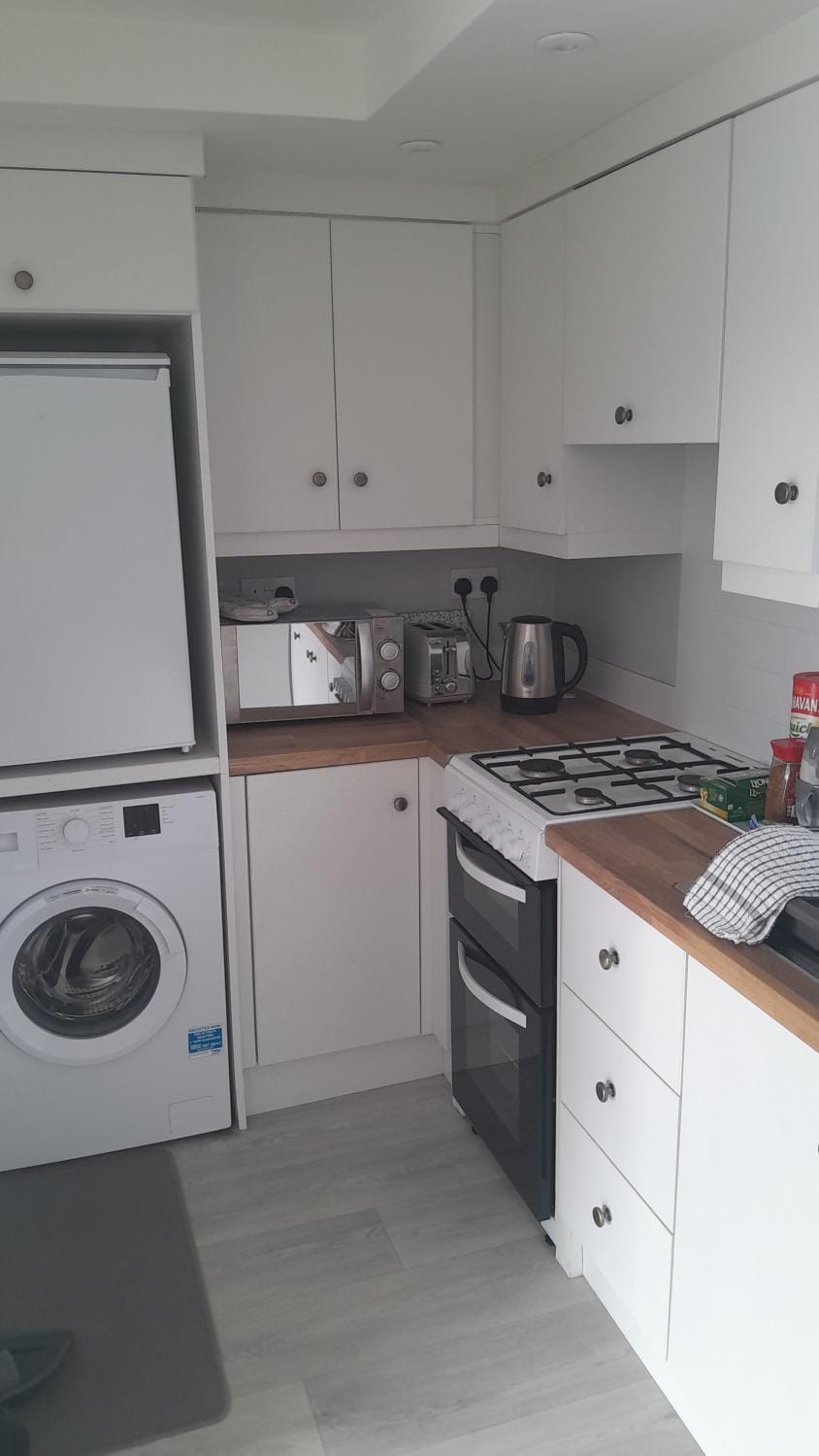 Coffee/tea facilities, Kitchen or kitchenette, stove, toaster, washing machine