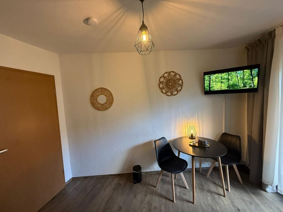 Communal lounge/ TV room, TV and multimedia, Living room, Seating area, Dining area, Evening entertainment