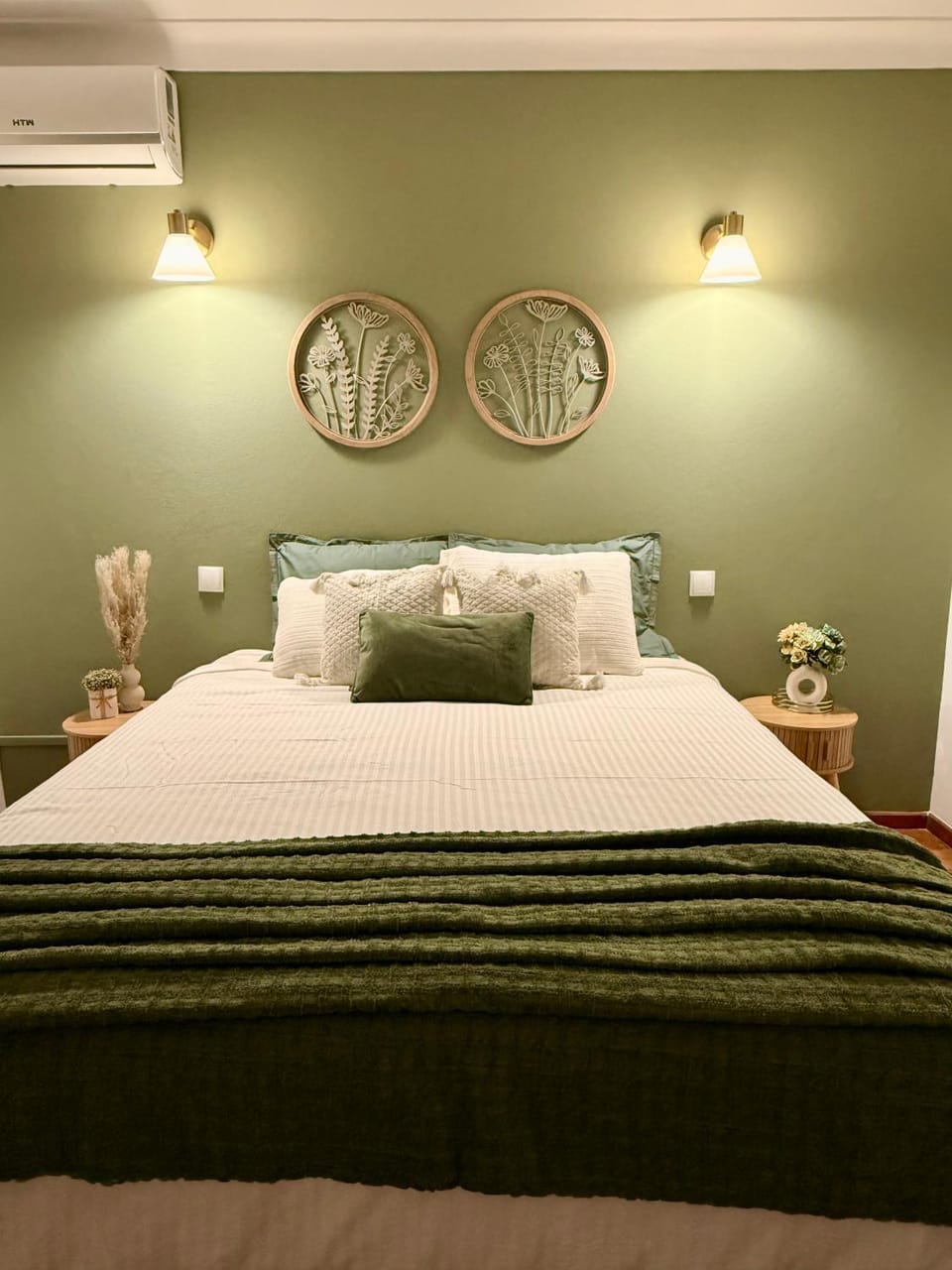 Bed, Bedroom, air conditioner