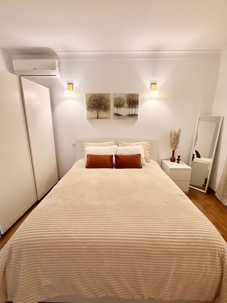 Bed, Photo of the whole room, Bedroom, wardrobe, air conditioner