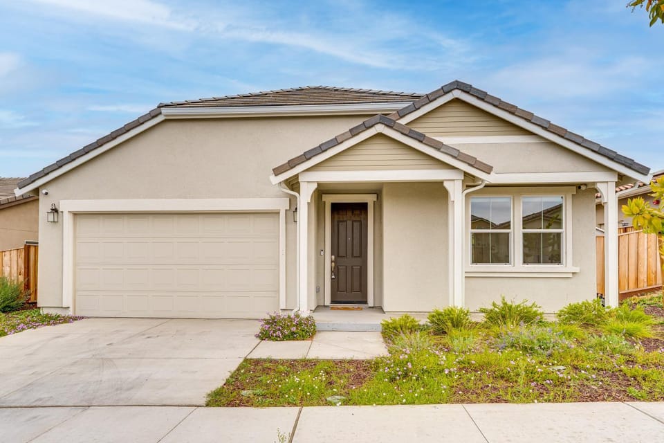 Newly Built Home w/ Patio: 4 Mi to Dtwn Hollister House in Hollister